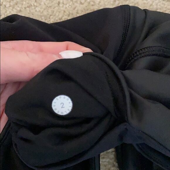 Lululemon black size 2 mix fabric wunder under - Picture 4 of 4
